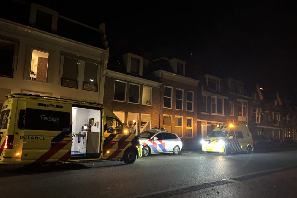 Gewonde nadat automobilist controle verliest in bocht in Leeuwarden