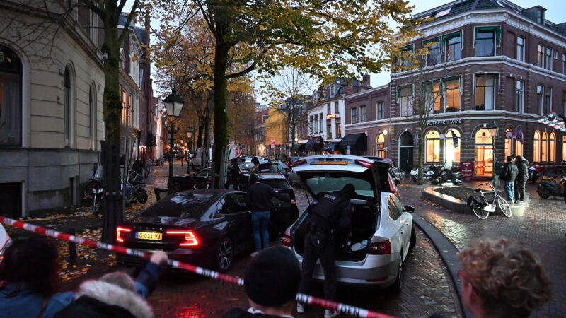 Brand aan de Wortelhaven in Leeuwarden, politie houdt verwarde persoon aan