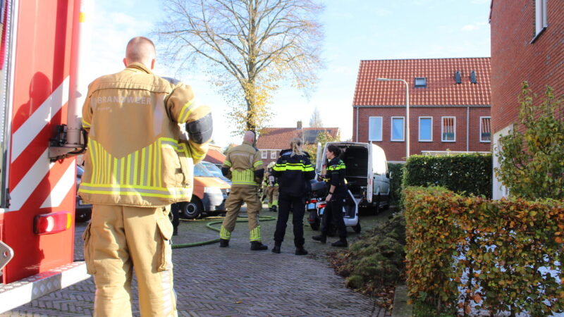 Scooter vat vlam in bestelbus in Leeuwarden; brand snel geblust