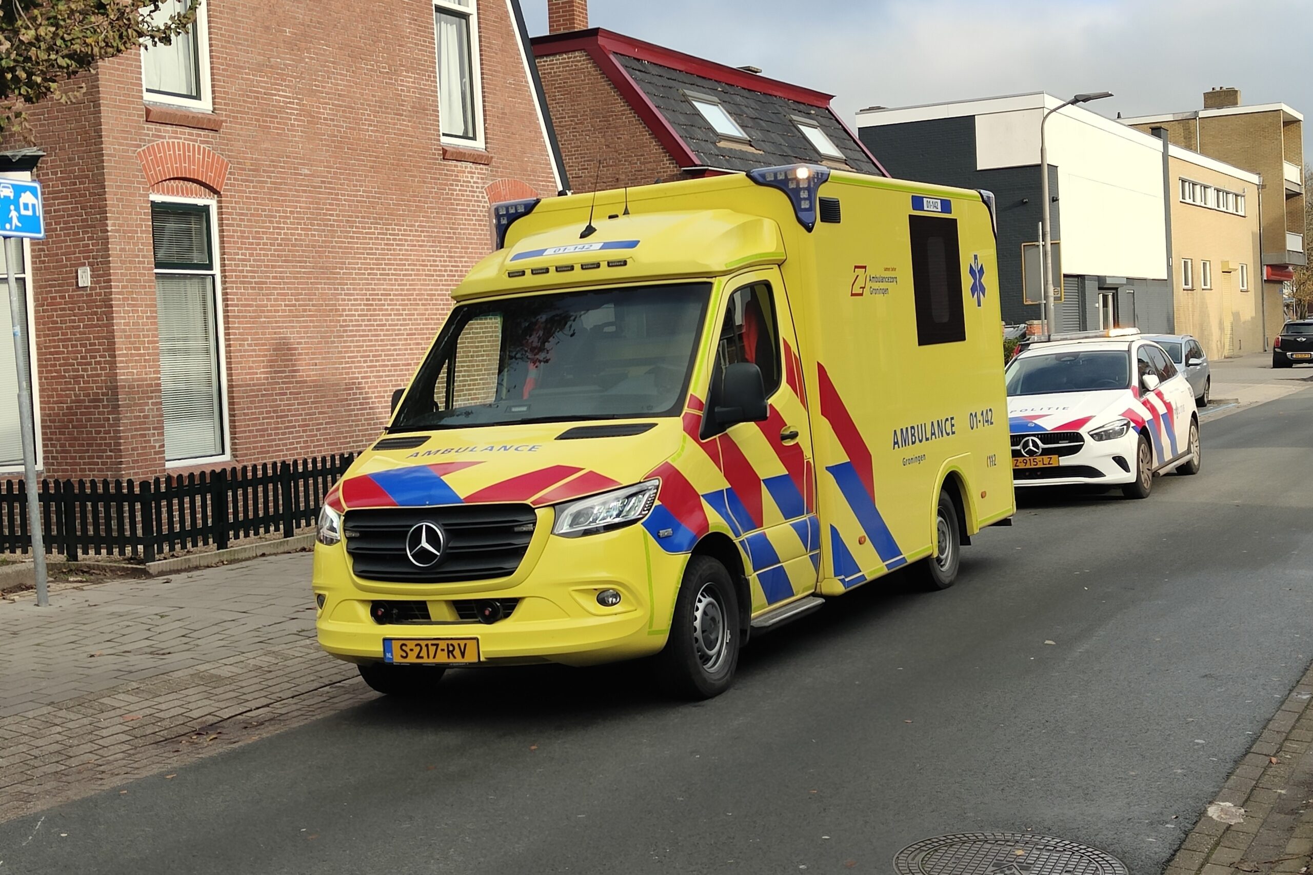 Fietser ten val na aanrijding met bestelbus in Leeuwarden