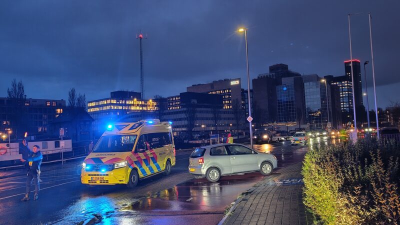 Hulpdiensten met spoed naar aanrijding op Snekertrekweg