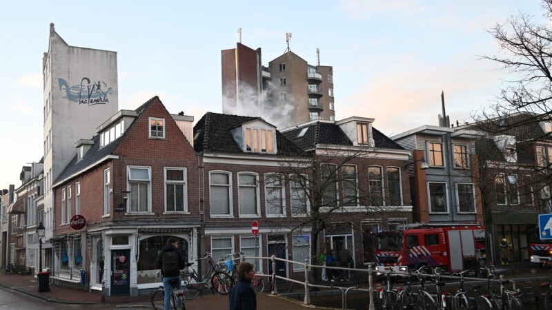Woningbrand aan Voorstreek zorgt voor flinke rookontwikkeling in Leeuwarden