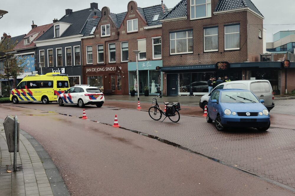 Fietser gewond bij botsing met auto op de Schrans in Leeuwarden