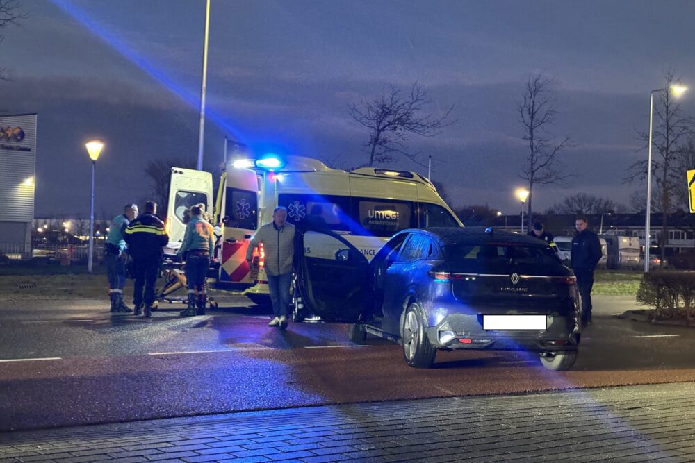 Automobilist rijdt fietspad op: fietser gewond bij aanrijding