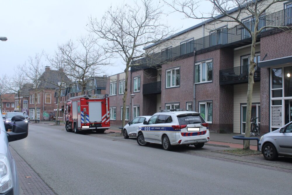 Brandweer onderzoekt gaslucht in appartementencomplex