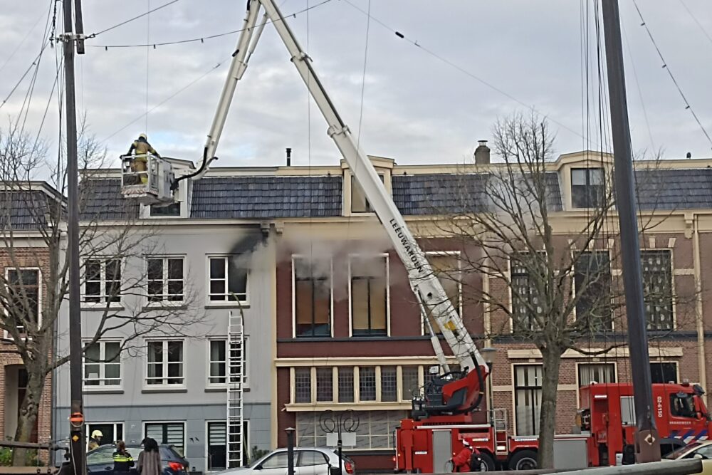 Brand in woning aan Willemskade in Leeuwarden, huisdieren gered