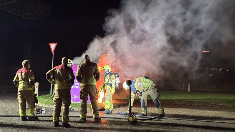 Brand in kledingcontainer