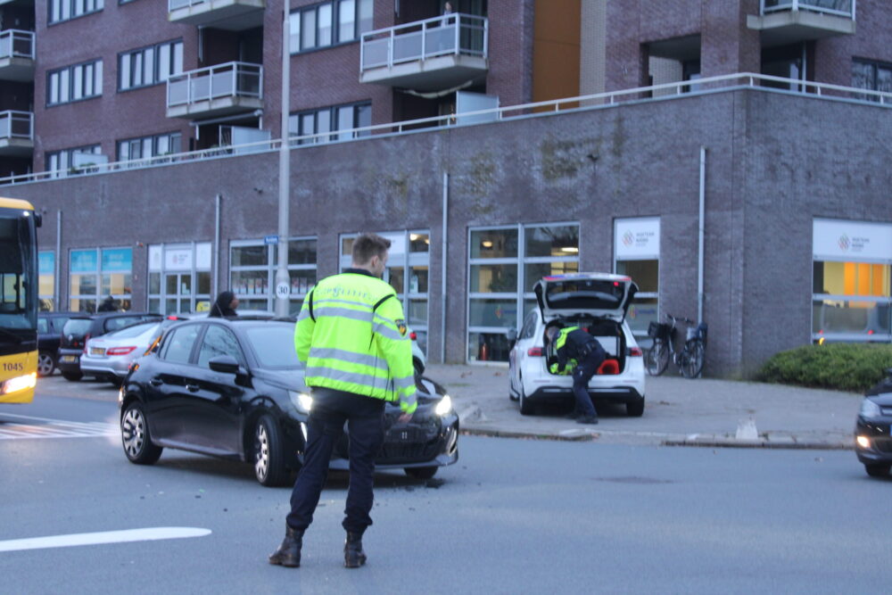 Aanrijding door voorrangsfout, geen gewonden