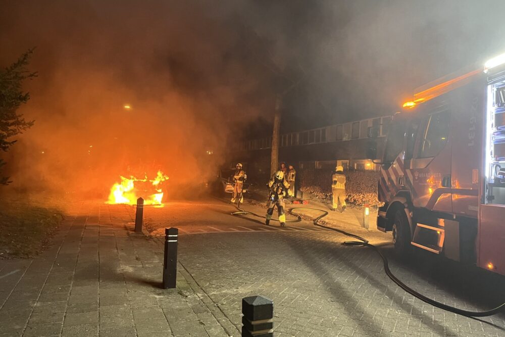 Bestelbus in brand in Leeuwarden