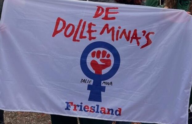 Dolle Mina’s toveren Leeuwarder Posthoornsteeg om tot huiskamer