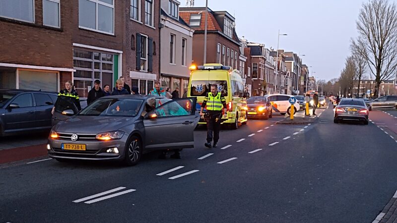 Kettingbotsing personenauto’s op Oosterkade in Leeuwarden