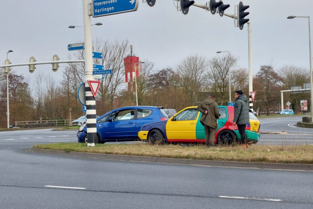 Kop-staartbotsing op Drachtsterweg in Leeuwarden