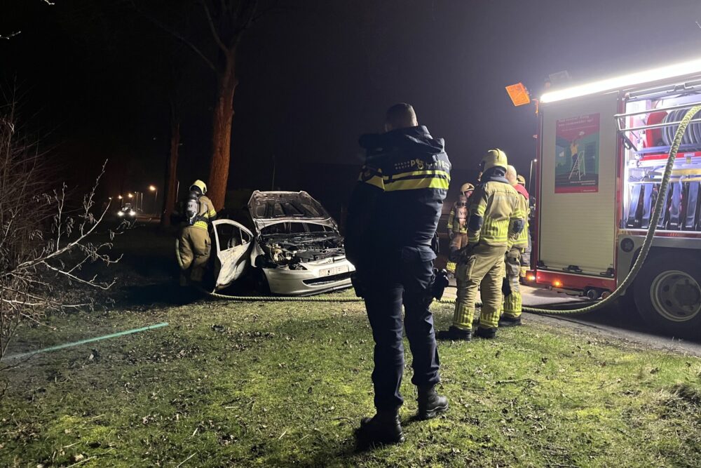 Auto weer in brand gestoken in Leeuwarden