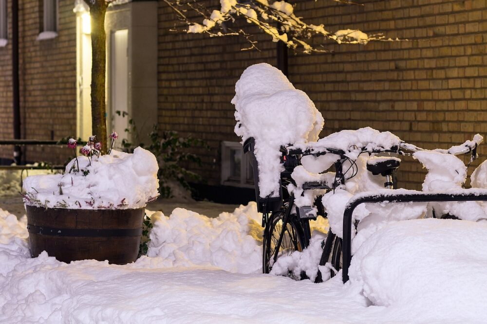 Wederom een dag met winterweer: vervoer staat stil en scholen dicht