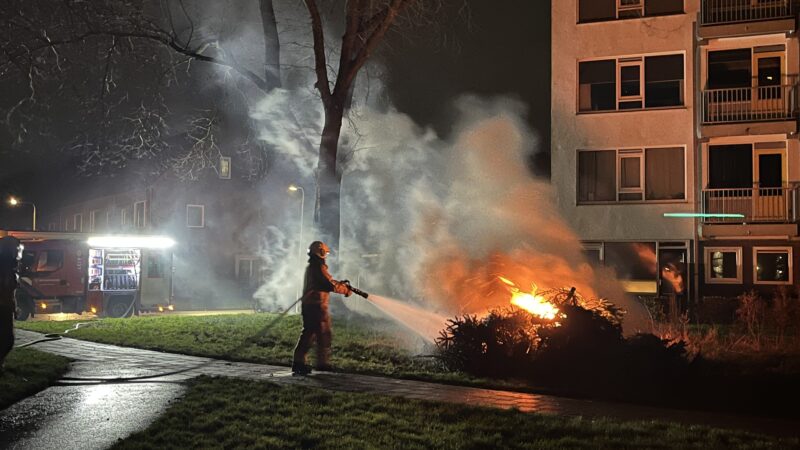 Brand in bult met kerstbomen in Leeuwarden