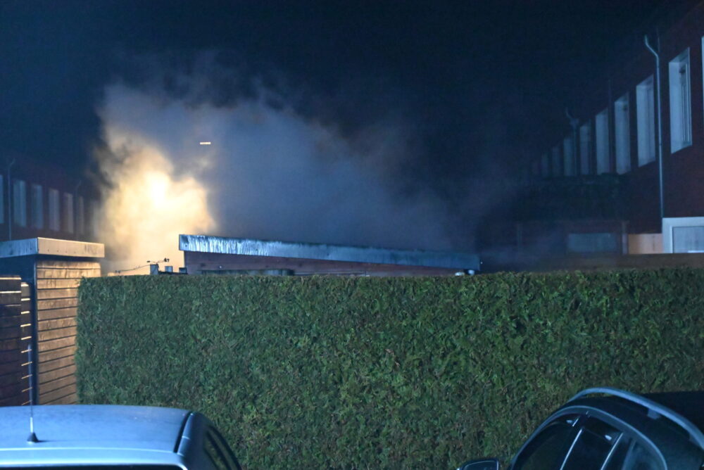 Brandweer rukt massaal uit voor brand aan Houtwielenstraat