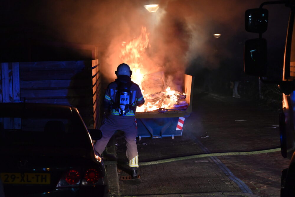 Uitslaande containerbrand in Leeuwarden snel geblust