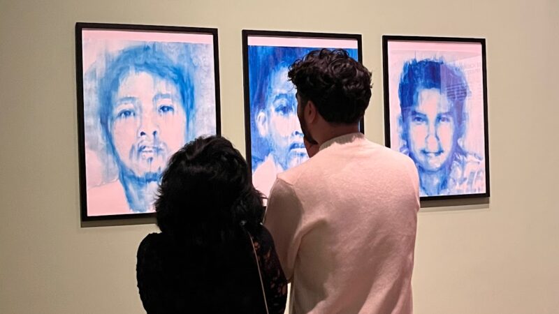 Kunstenaar Ernesto Lemke schildert in Historisch Centrum Leeuwarden: ‘Waar schimmen spreken’