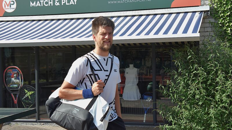 Arends strandt in Dubai en verbreekt samenwerking met Arneodo