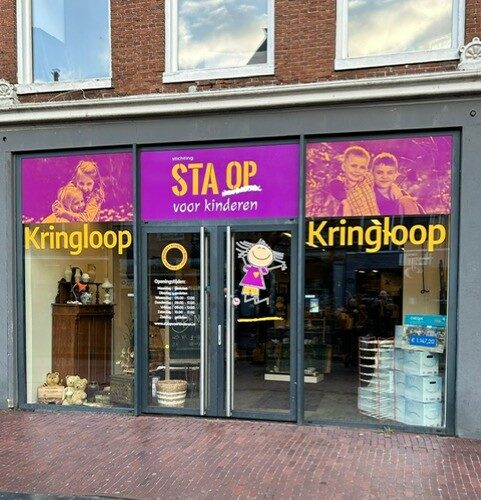 Nieuwe kringloopwinkel van Sta op voor Kinderen aan de Voorstreek in Leeuwarden