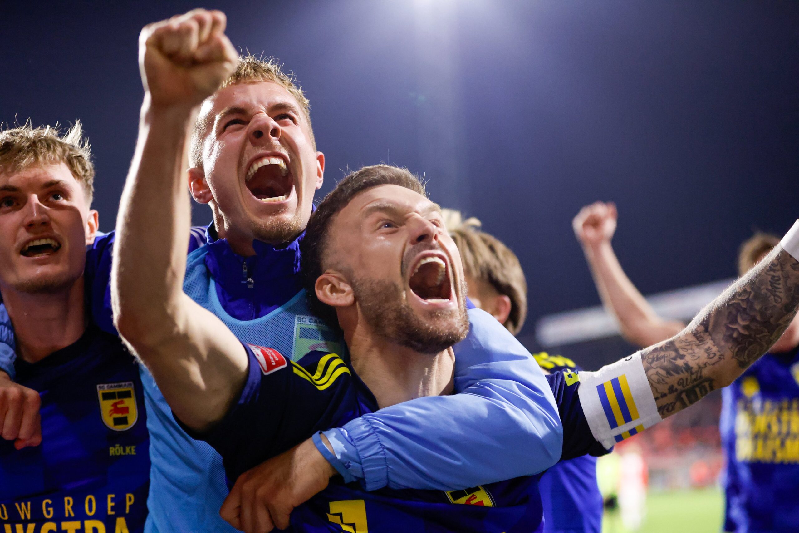 Cambuur promoveert na zege op Emmen