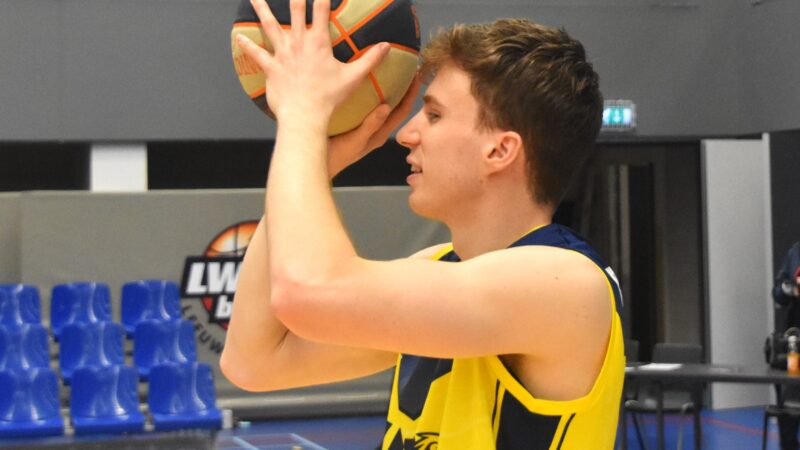 LWD Basket wint op bezoek bij Zwolle