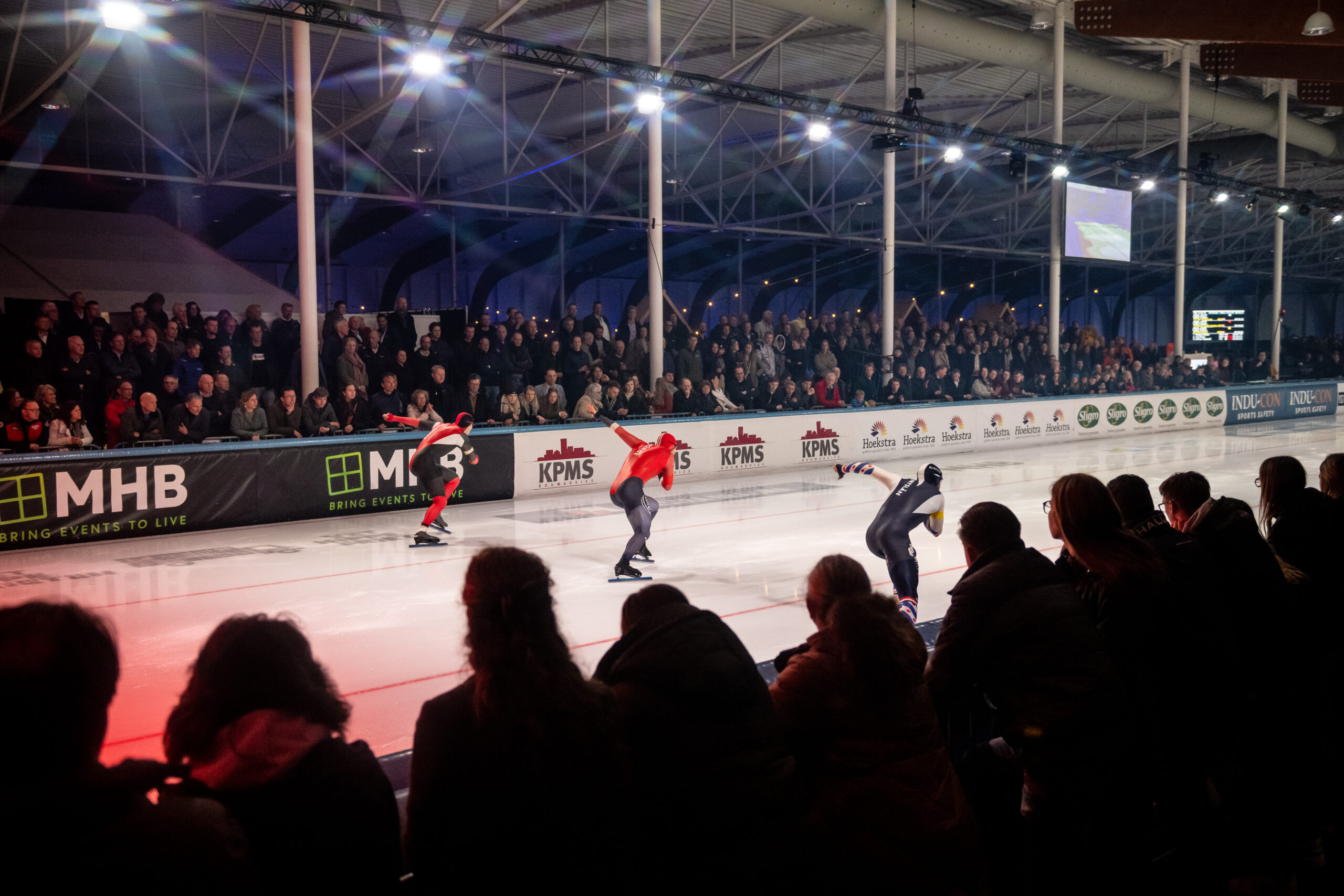Elfstedenhal woensdag bomvol voor De Zilveren Bal