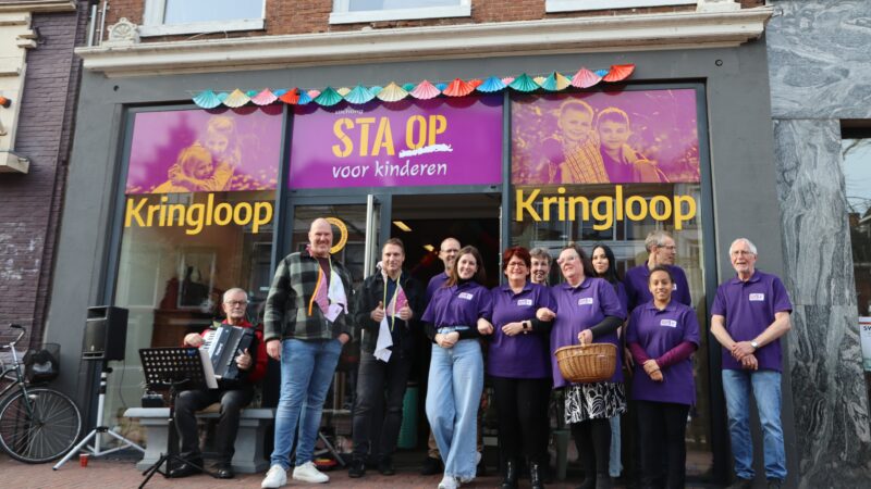 Nieuwe grotere kringloop Sta Op Voor Kinderen in Leeuwarden geopend