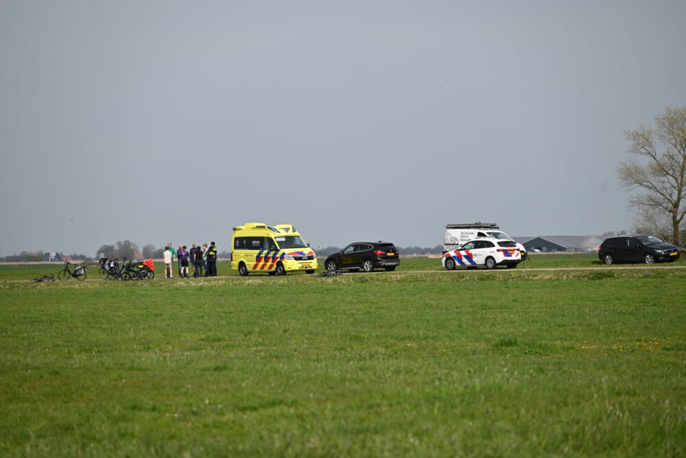 Persoon gewond na incident met duofiets te water in Wirdum