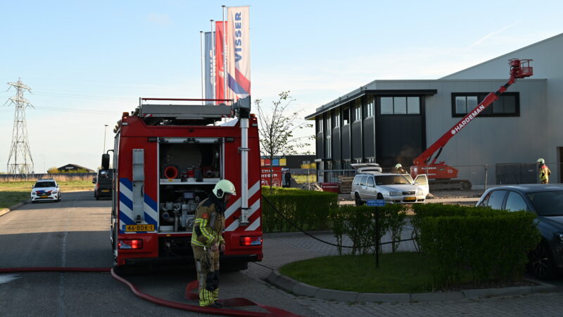 Voertuig flink beschadigd na brand in Leeuwarden