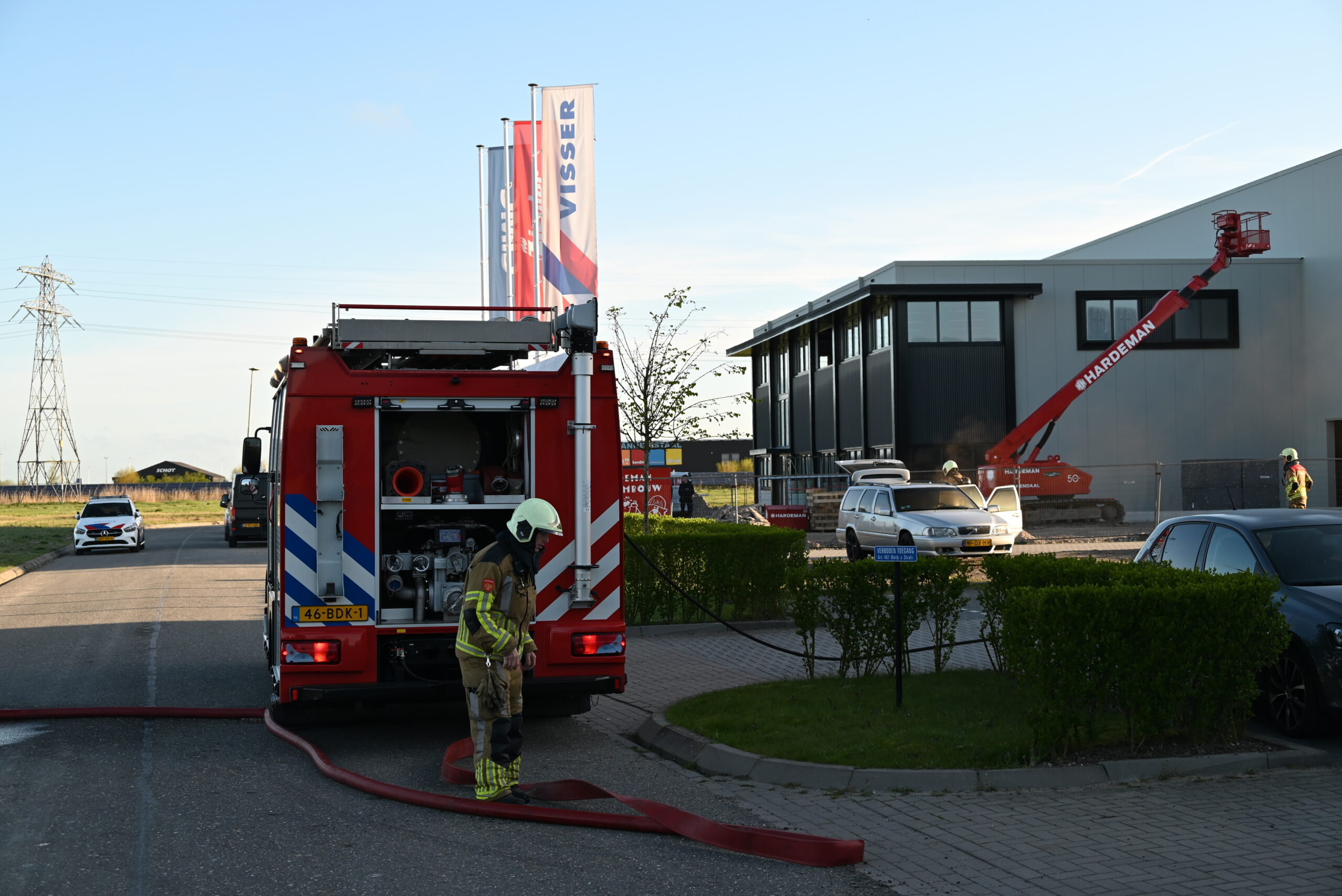 Voertuig flink beschadigd na brand in Leeuwarden