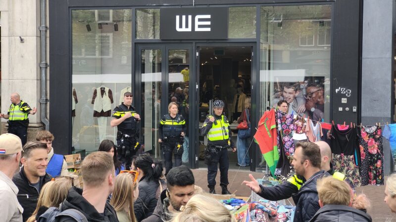 Brandweer met spoed naar gasmelding in winkel aan Nieuwestad