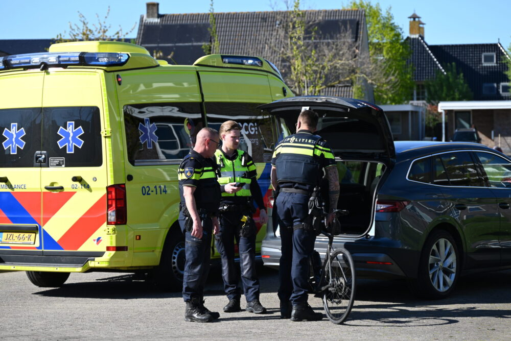 Wielrenner naar ziekenhuis na harde botsing met auto