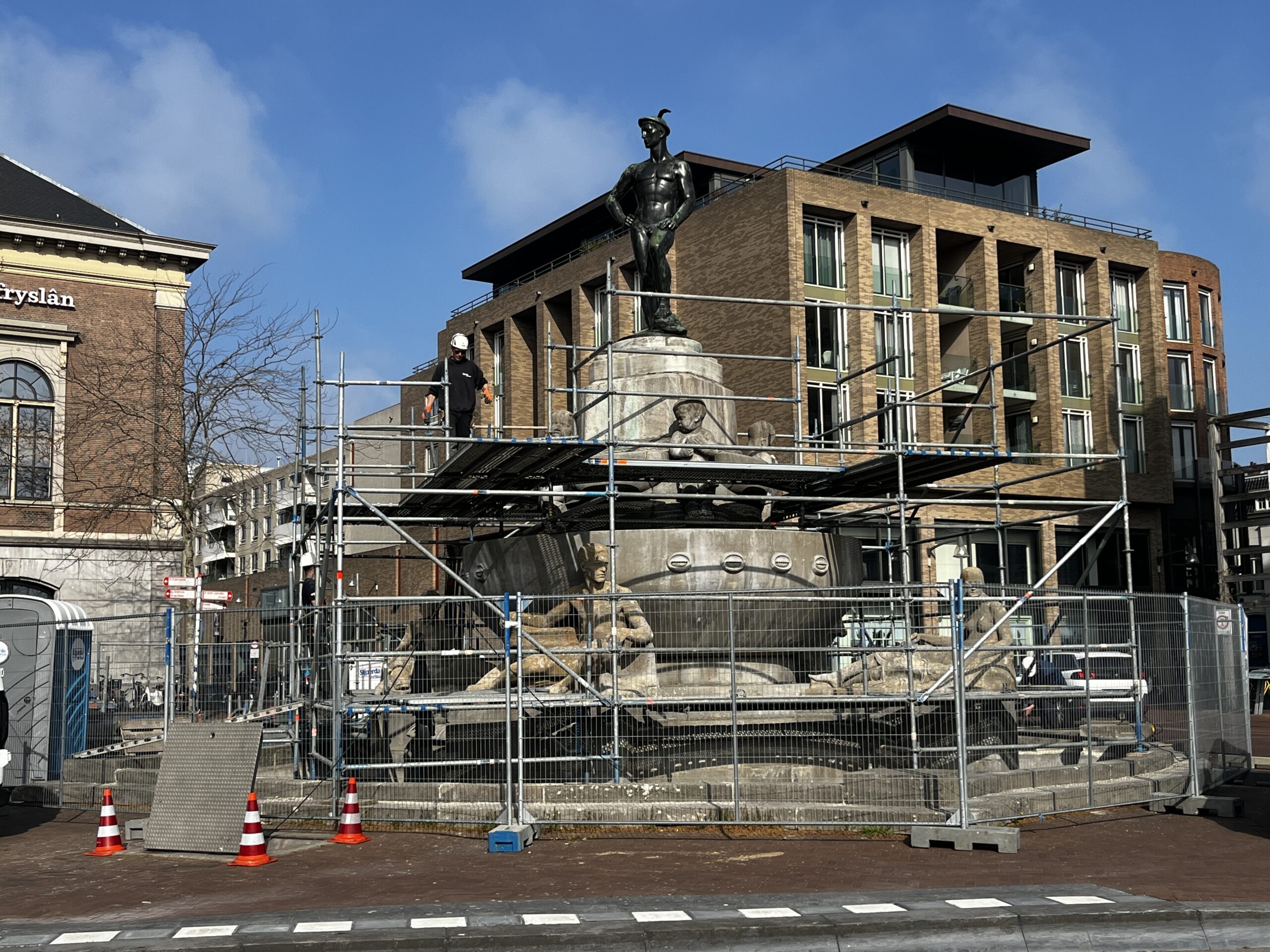 Restauratie Mercuriusfontein in Leeuwarden begonnen