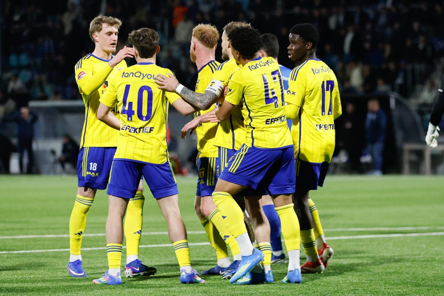Cambuur groots gehuldigd in Leeuwarden na promotie naar Eredivisie