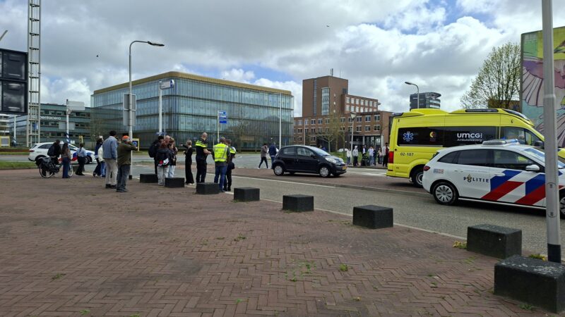 Fietser gewond bij aanrijding met bestelbus in Leeuwarden