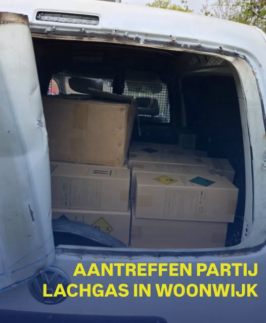 Politie van Leeuwarden neemt 109 volle flessen lachgas in beslag