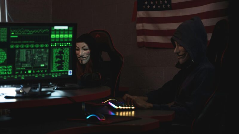 Spanning in rechtszaal: broers verdacht van grootschalige cybercrime