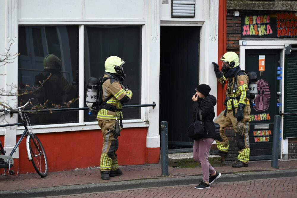 Brandweer onderzoekt vreemde lucht in Leeuwarden