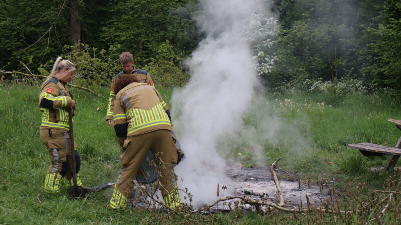 Brand bij Picknickbankje in Leeuwarden