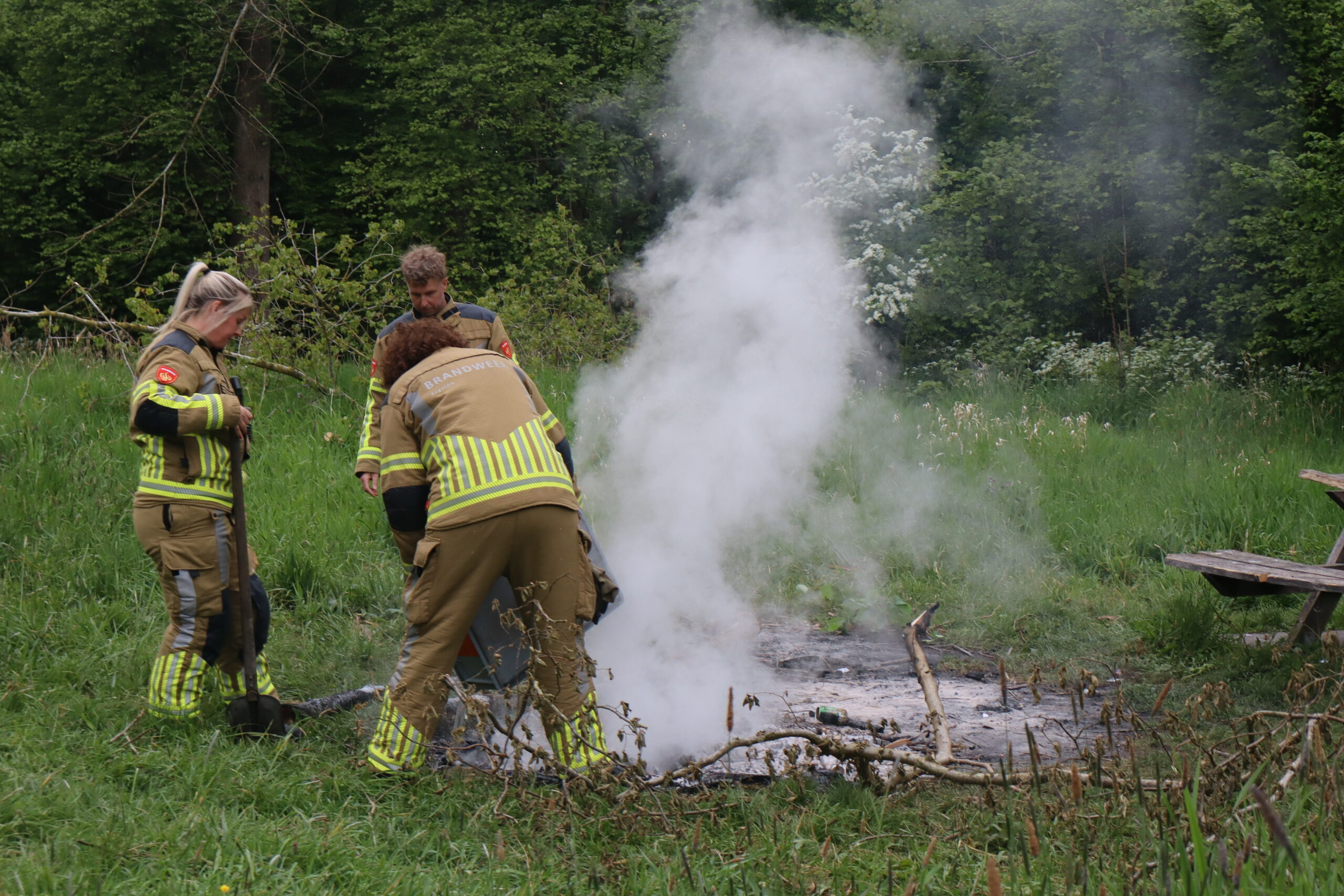 Brand bij Picknickbankje in Leeuwarden