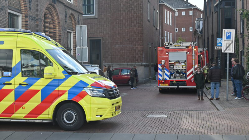 Brand in kelder van wooncomplex aan Oosterkade in Leeuwarden snel onder controle