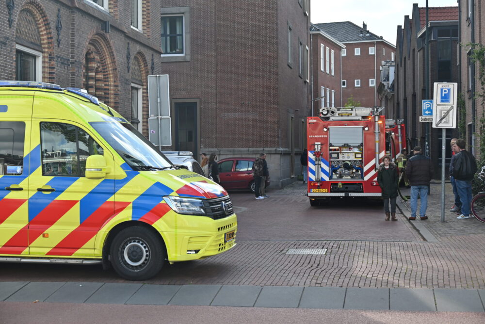 Brand in kelder van wooncomplex aan Oosterkade in Leeuwarden snel onder controle