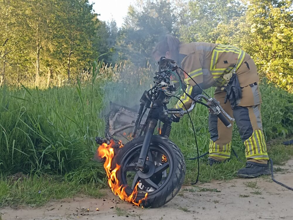 Elektrische scooter vat vlam in Leeuwarden