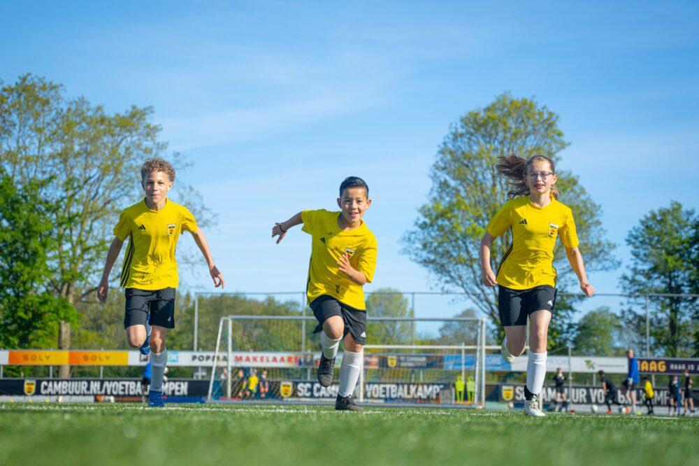 SC Cambuur trekt met voetbalkampen de regio in tijdens zomervakantie