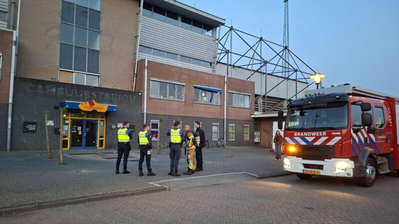 Brandstichting bij oude Cambuurstadion in Leeuwarden: centrale hal en Jumbo vol rook
