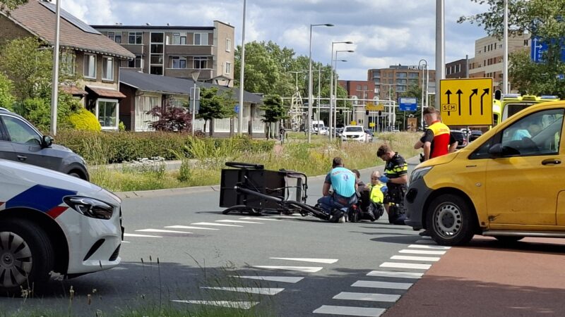 Bestelbus en bakfiets botsen op Van Miereveltplantsoen in Leeuwarden