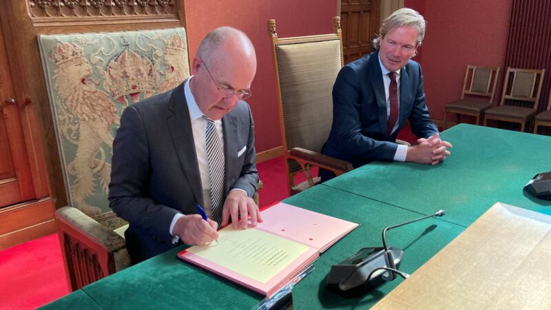Voormalig minister Van Oosten wordt waarnemend burgemeester van Leeuwarden