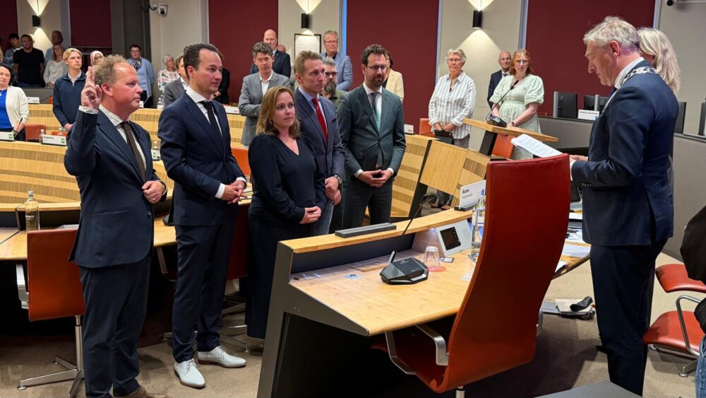 Gemeenteraad Leeuwarden benoemt vijf wethouders, afscheid voor Gijs Jacobse