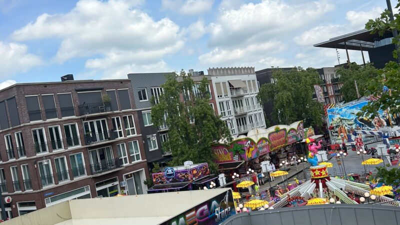Dr. Willy voor het eerst in Leeuwarden: kermis trekt al vroeg veel bezoekers